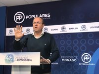 Monago dice que "tres en Madrid" manifestándose por el tren extremeño tienen "más dignidad que 30.000 en Cáceres"