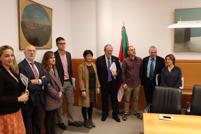 Reunión entre Gobierno Vasco y EH Bildu
