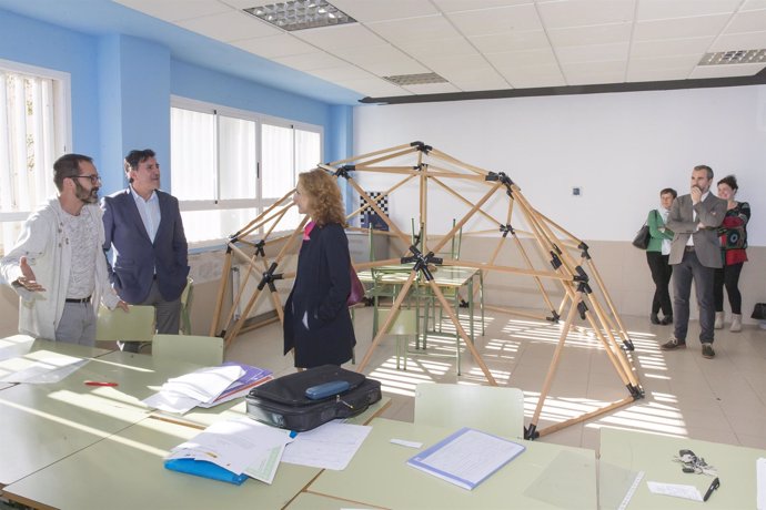 Mañanes visita el IES Lope de Vega de Santa María de Cayón