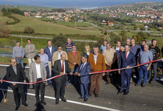 Inauguración de la ampliación y mejora de la carretera Ajo-Güemes