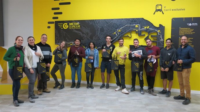 Estudiantes de Edificación y Obra Civil