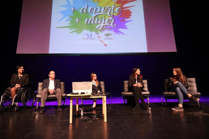Mesa redonda del foro '+Deporte+Mujer'