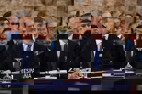 Sánchez defiende la democracia como "alternativa de esperanza" frente  al "repliegue nacional"