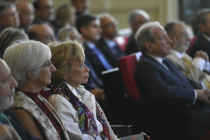Entrega del premio Excelencia y calidad en la Justicia a los Padres de la Consti