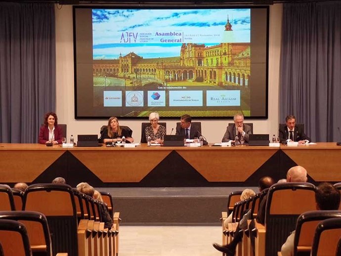 María José Segarra y Lorenzo del Río participan en la clausura de la asamblea