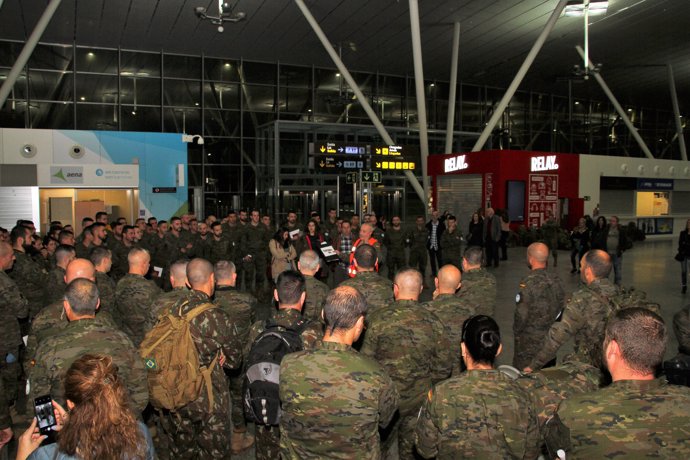 Cientos de soldados de la Brilat parten desde Santiago hacia el Líbano