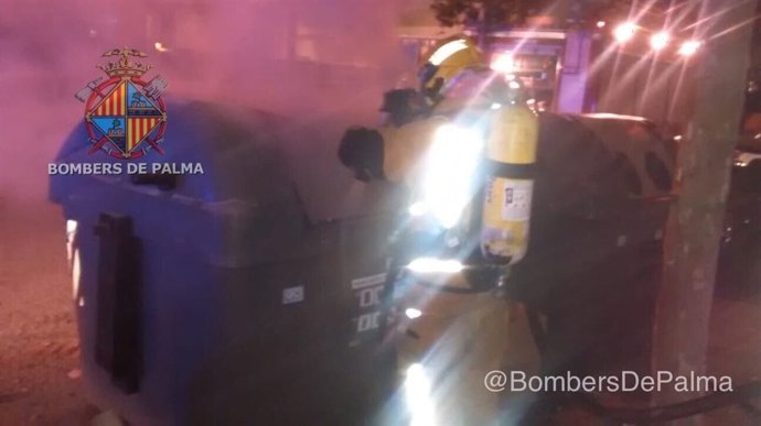 Contenedor incendiado en la calle Gabriel Alzamora