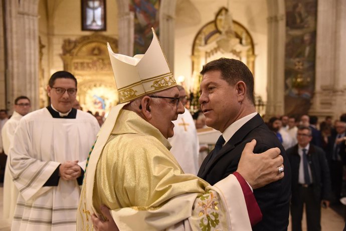 Page con el nuevo obispo de Albacete