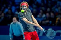Zverev aparta a Federer de su undécima final del torneo de 'maestros'