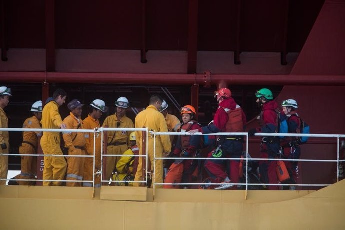 Activistas de Greenpeace detenidos tras subirse a un barco con aceite de palma