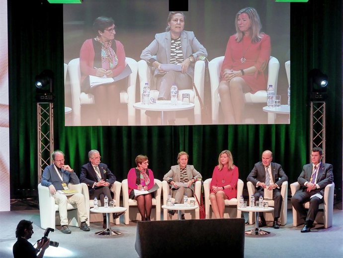 La consejera María Luisa Real en VI Convención Nacional de la Profesión Médica