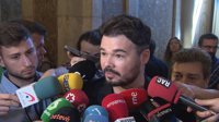 Rufián condena las pintadas al coche de Alejandro Fernández y se pregunta "por qué no es noticia" las "amenazas" a ERC