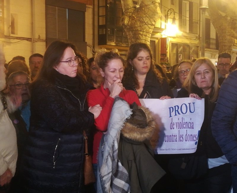 Unas 600 personas se concentran en Palma por la mujer asesinada y exigen actuar contra la violencia machista