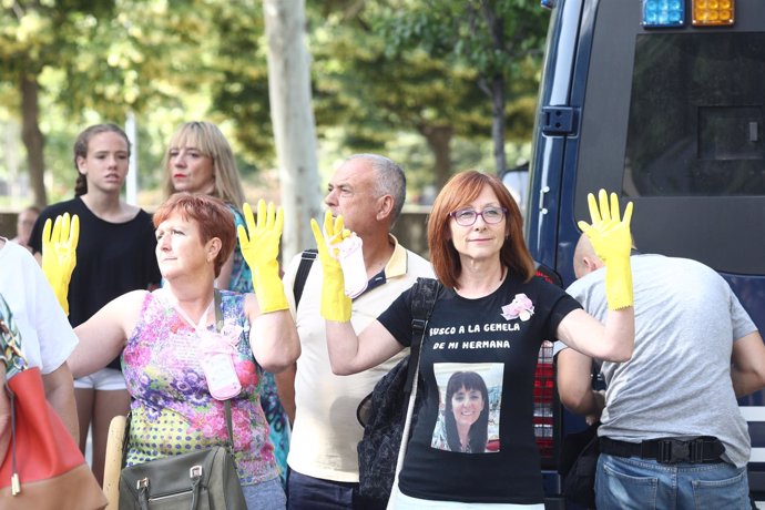 Concentración en la Audiencia Provincial de Madrid por el caso de bebés robados