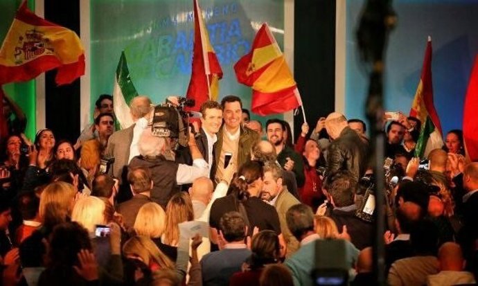 Pablo Casado i Juanma Moreno, en un acte a Algesires