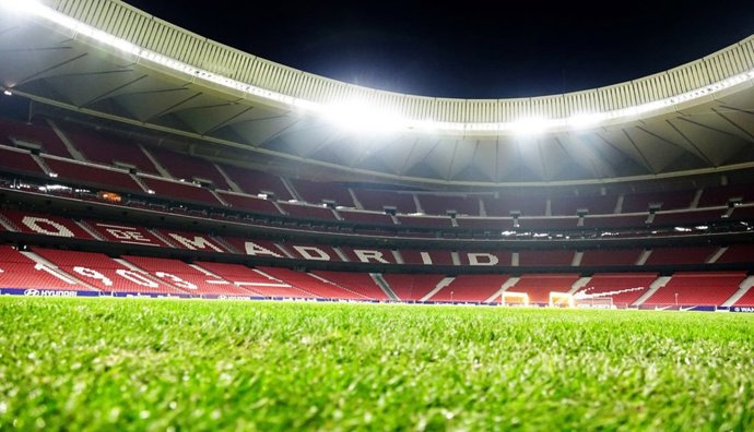 Completada la instalación del nuevo césped del Wanda Metropolitano