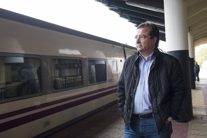 Fernández Vara el 18N en la estación de Cáceres