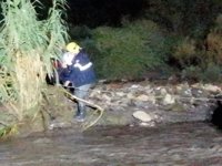 Rescatados un hombre y su madre atrapados entre dos ramblas por la lluvia en Carboneras (Almería)