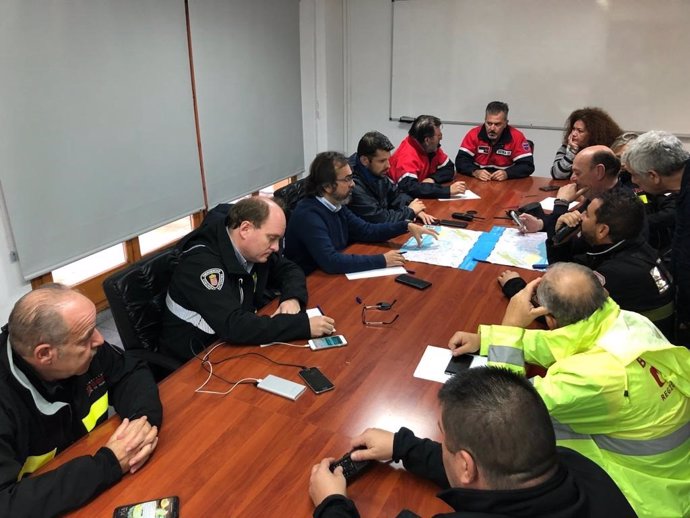 Reunión consejero Rivera equipos emergencias en Los Alcázares