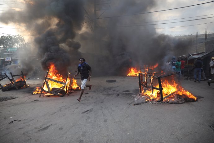Disturbios en Haití durante una protesta por el escándalo de Petrocaribe