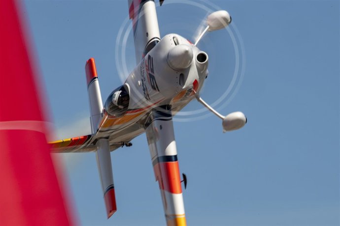 El piloto español de vuelo Juan Velarde en la Red Bull Air Race
