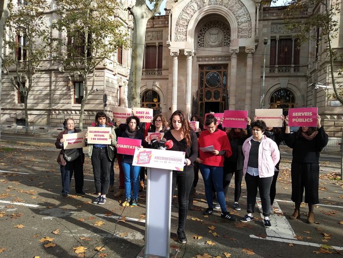 A.Roca, N.Sànchez i L.Casas presenten la campanya contra la violència masclista