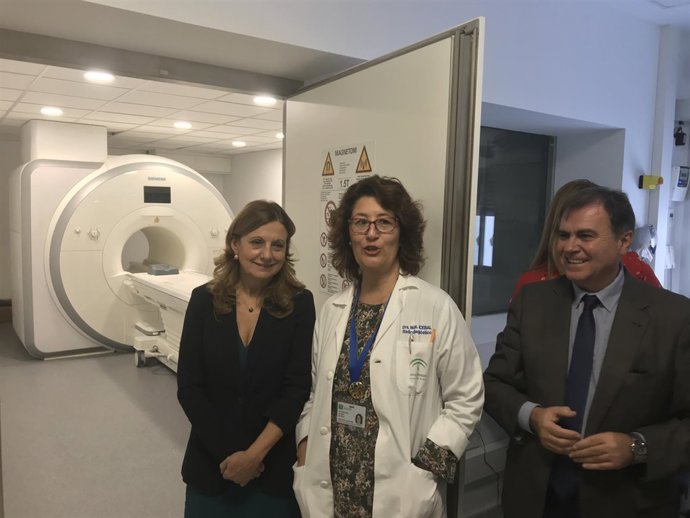 Marina álvarez visita el hospital de málaga clínico virgen victoria radiodiagnós