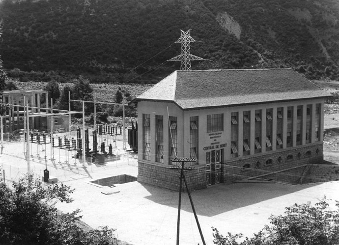 Fotografía de la central hidroeléctrica de Senet