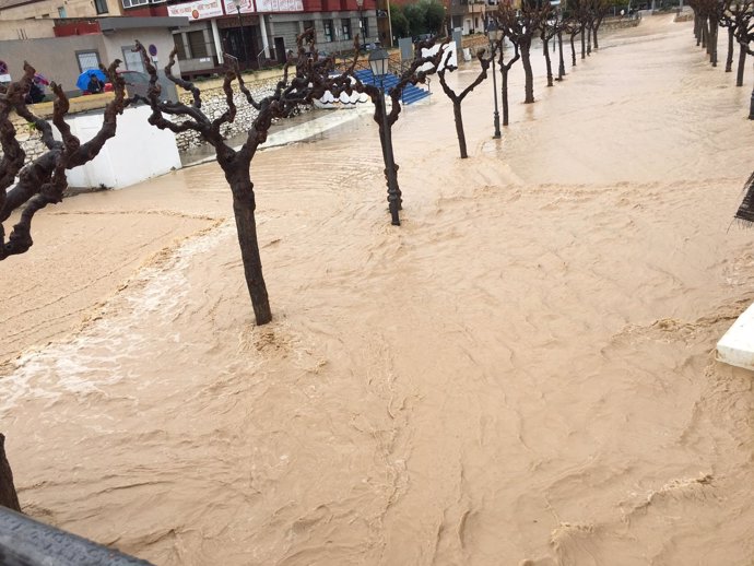 Calle anegada por las inundaciones en Los Alcázares