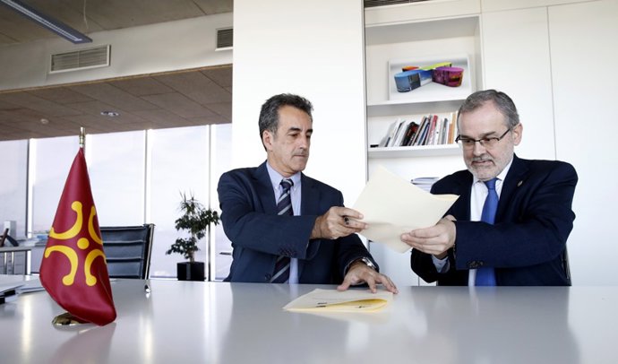 El consejero, Francisco Martín, y el rector de la UC, Ángel Pazos