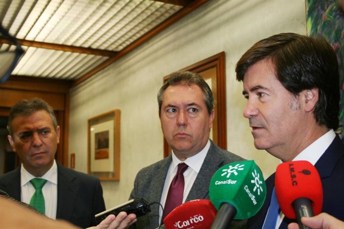 Miguel Rus, junto a Juan Espadas