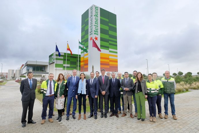 Visita de Reyes Maroto a la fábrica de Heineken en Sevilla