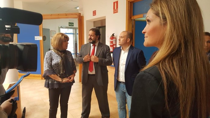 Ciudadanos se reúne con miembros de AFA-Huelva.