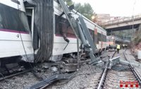 El descarrilamiento de un tren en Vacarisses (Barcelona), en imágenes y vídeos