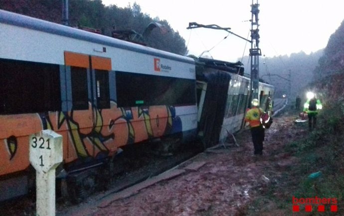 Tren descarrilat a Vacarisses (Barcelona)