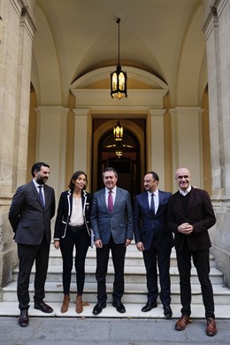 Espadas, Fernández y la ministra antes de la reunión.