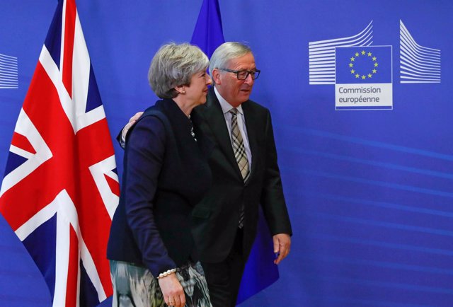 Jean-Claude Juncker y Theresa May 