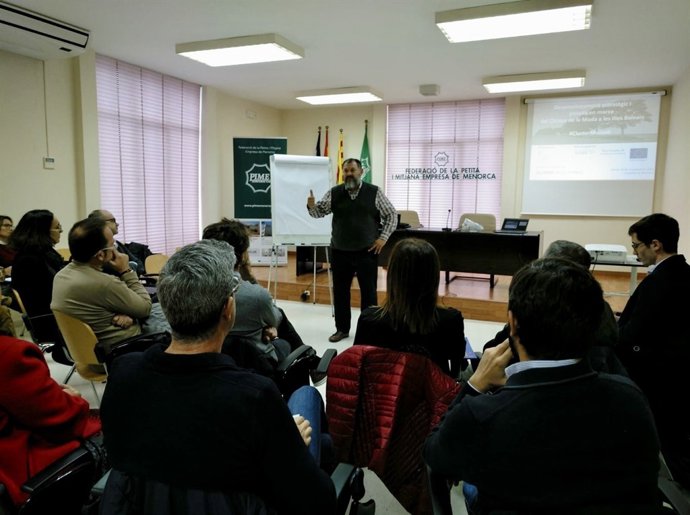 Reunión de empresas del del sector de la moda en Baleares