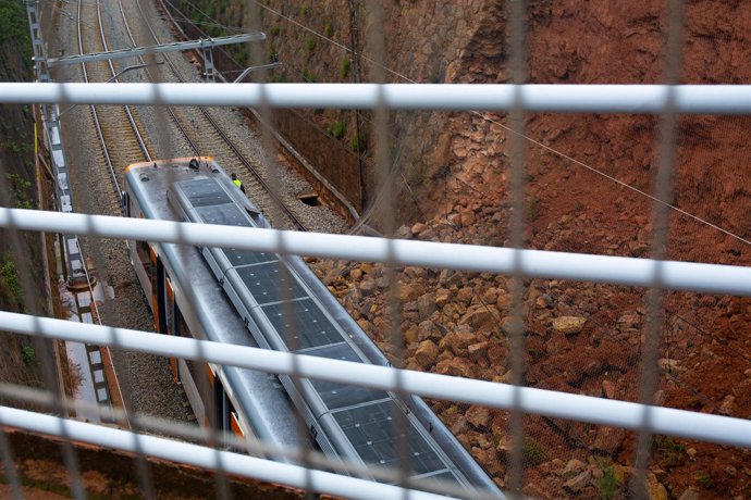 Descarrilamiento de un tren por un desprendimiento en Vacarisses (Barcelona)