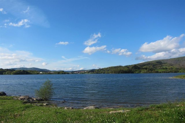          Embalse De Urrunaga                      