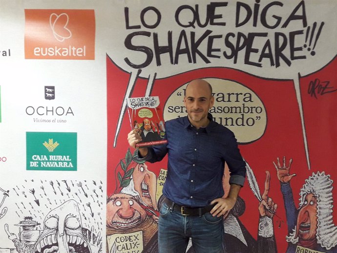 El dibujante César Oroz presenta su libro 'Lo que diga Shakespeare!!!'