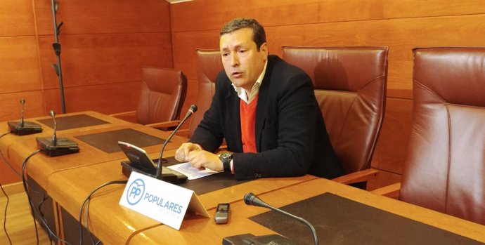 Íñigo Fernández, portavoz del PP de Cantabria y diputado