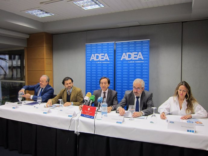 Arenere y la junta directiva de ADEA han presentado a finalistas de los premios