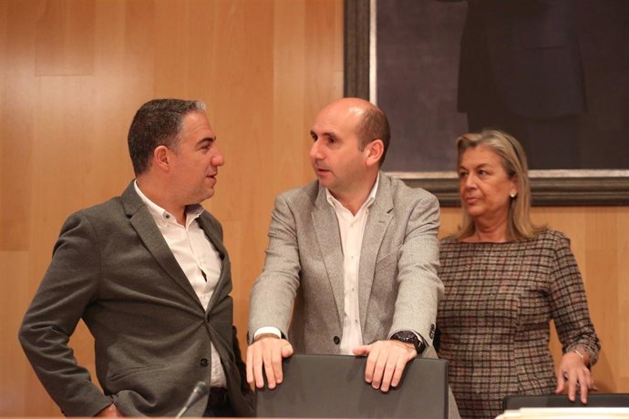 Bendodo PP Conejo PSOE y Caracuel PP pleno noviembre 2018 Diputación