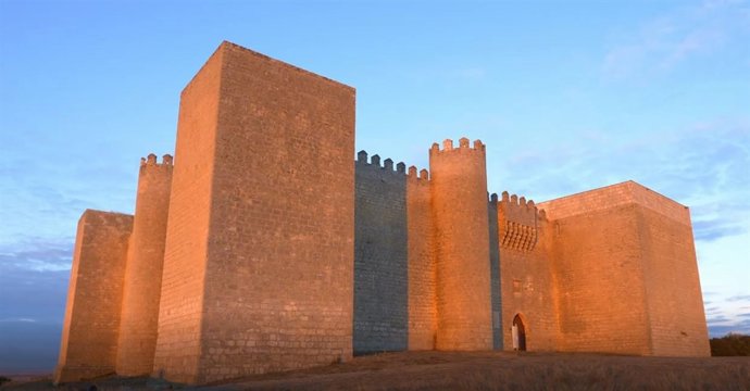 Valladolid.- Nueva imagen del castillo de Fuensaldaña