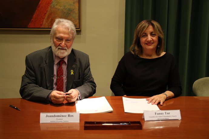 Presidente IEC, Joandomènec Ros, y consellera de Cultura, Participación y Deport
