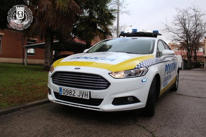 Un camionero en estado ebrio golpea a siete coches estacionados