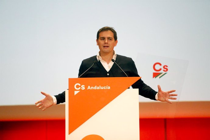 En Cádiz, el presidente de Ciudadanos, Albert Rivera, la portavoz nacional de Cs