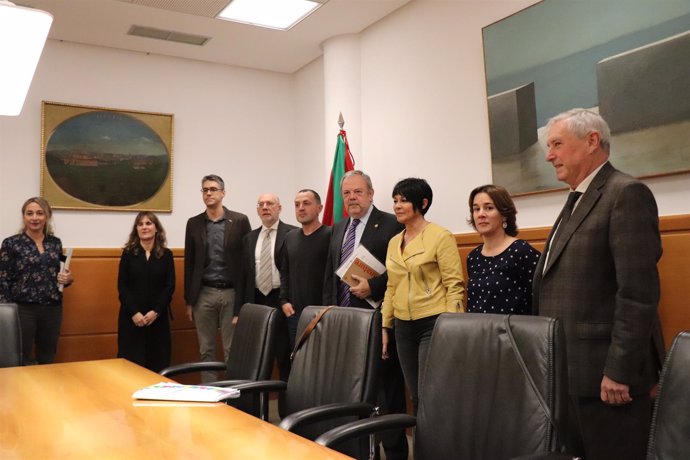 Gobierno Vasco y EH Bildu continúan negociando los Presupuestos