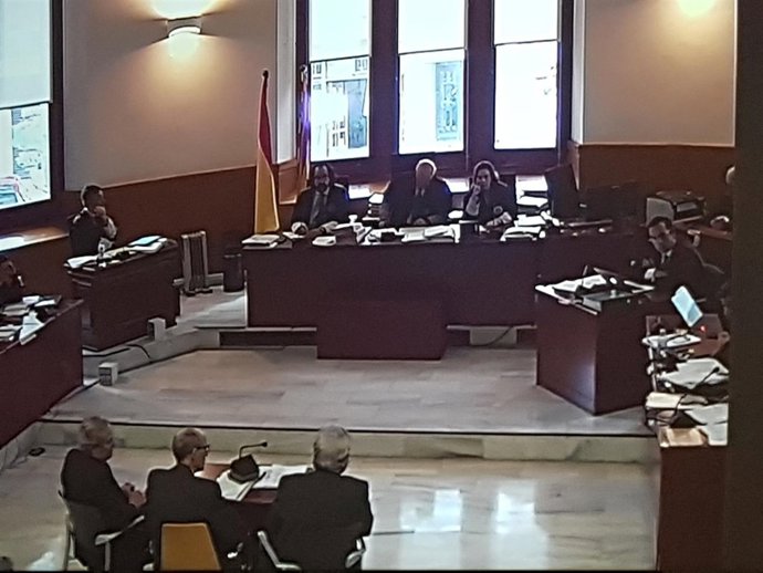Excargos del Banco de España declaran en el juicio de Caixa Catalunya